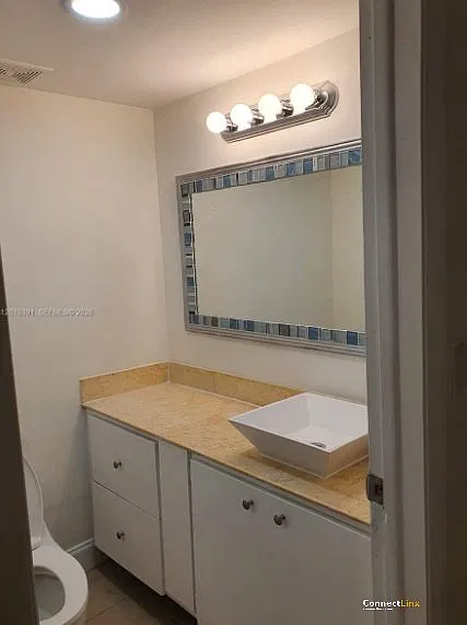 3 bed, 2.0 bath, 1330 sqft, $2,850 — Photo 2
