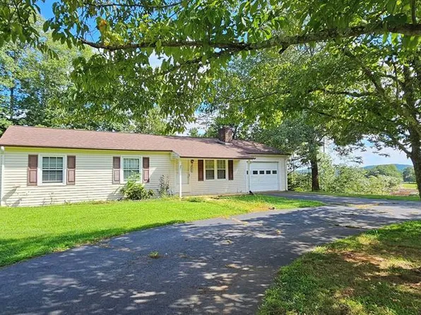 6988 Daniels Creek Rd, Martinsville, VA 24112