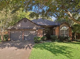 204 Arwine Dr, Hurst, TX 76053