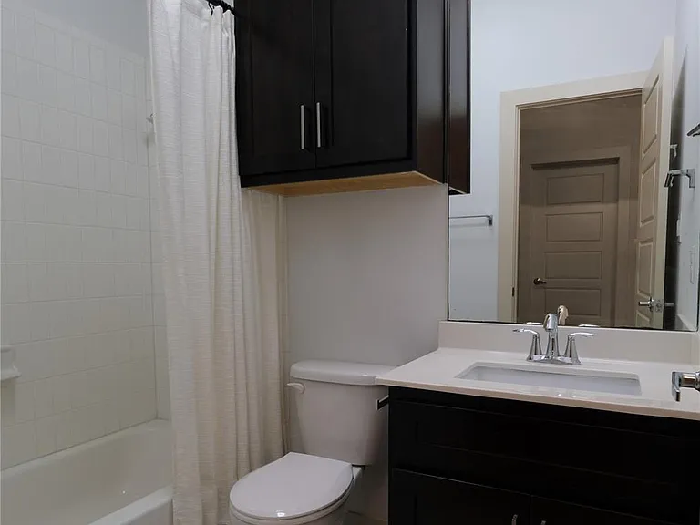 604 Allen St #104 — Photo 14