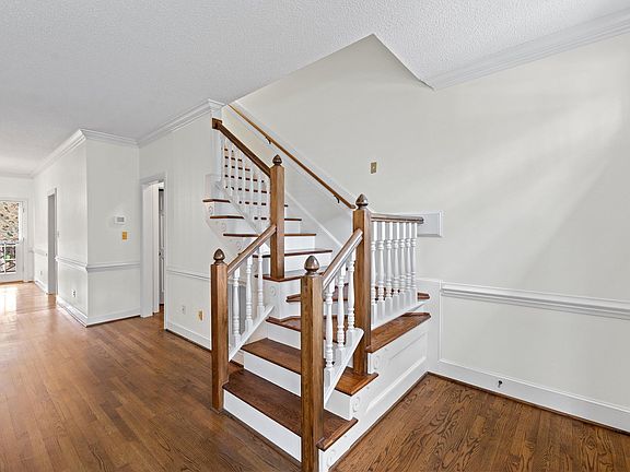 5th image of 7922 Footman Way