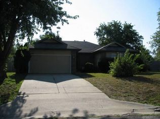 2790 W Primrose Ln, Springfield, MO 65807