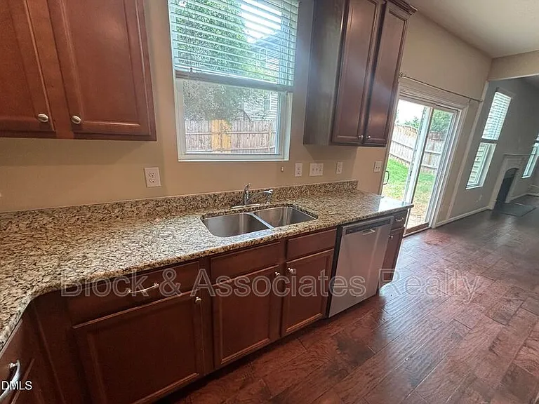 4 White Spruce Ct — Photo 21