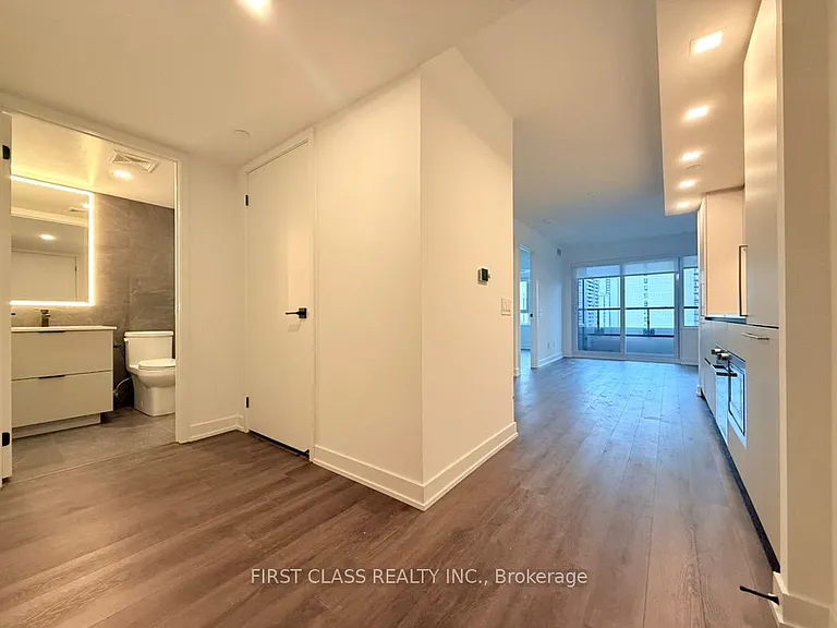609 Sherbourne St #911 — Photo 2