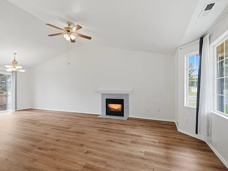 313 S Nectarine St — Photo 7