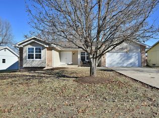 672 Woodstream Dr, Saint Charles, MO 63304
