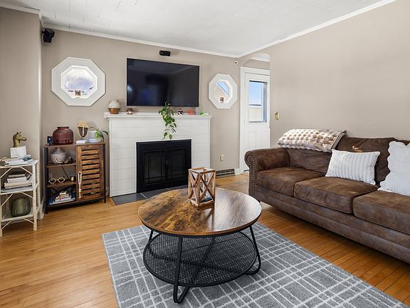 5th image of 1016 Main Street