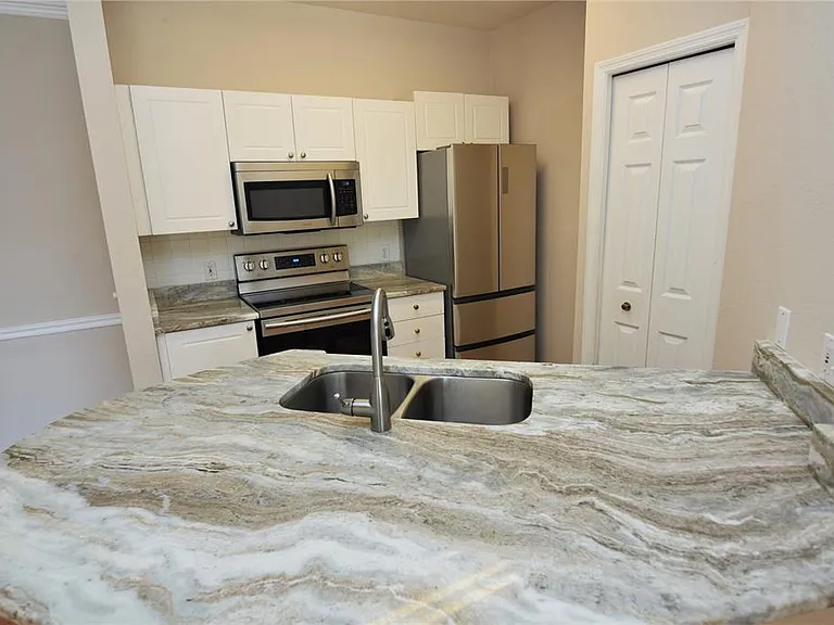 5122 Northridge Rd #202 — Photo 8