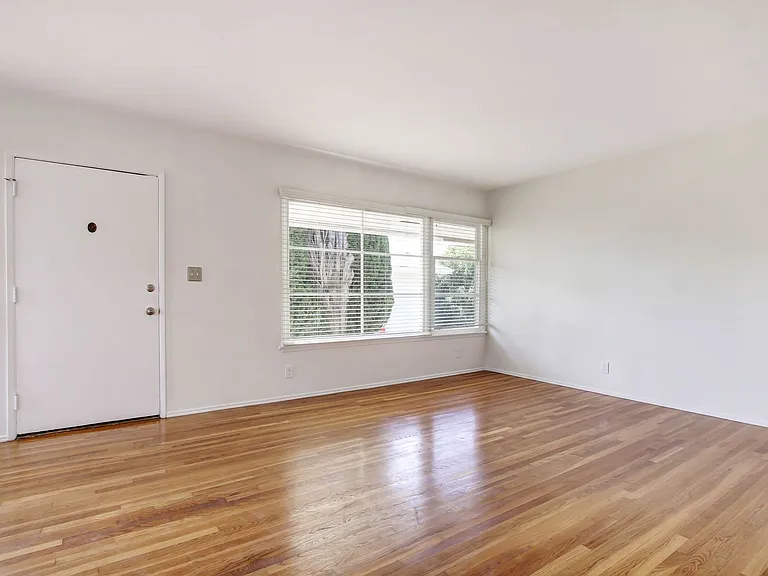 1011 19th Street in Santa Monica - North of Wilshire Blvd! — Photo 8
