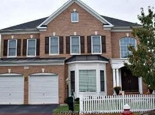 25654 S Village Dr, Chantilly, VA 20152