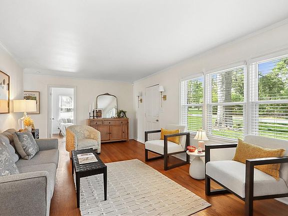 3rd image of 7933 Colonial Dr