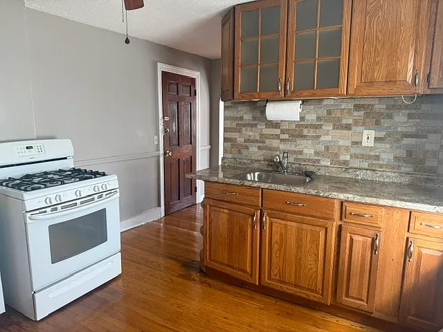 224 Broad St #2L