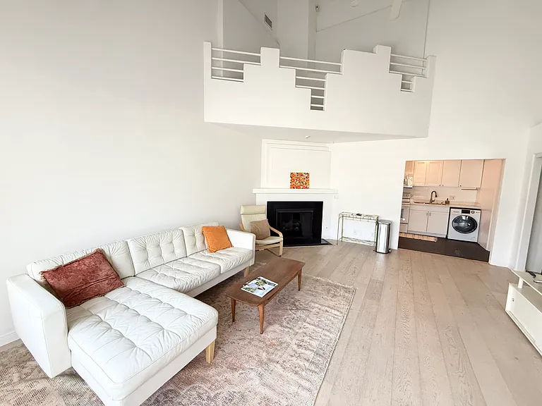 10422 Weddington St — Photo 9