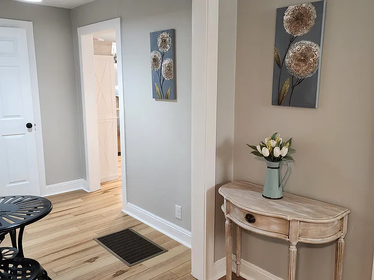 511 Queen St — Photo 10