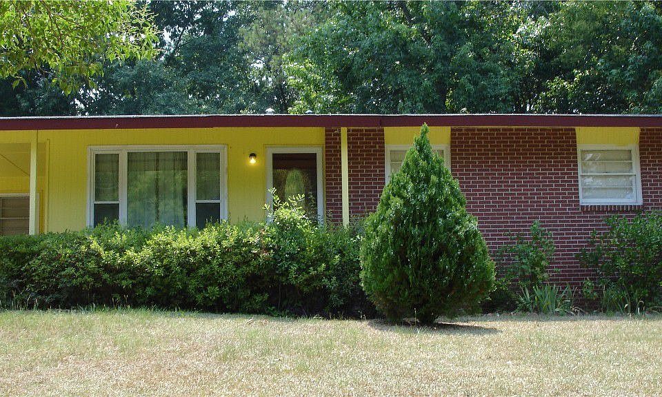 Front of House showing Carport