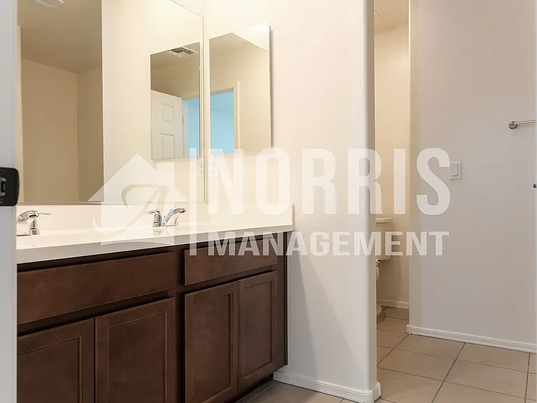 2897 N Rosewood Ln — Photo 23