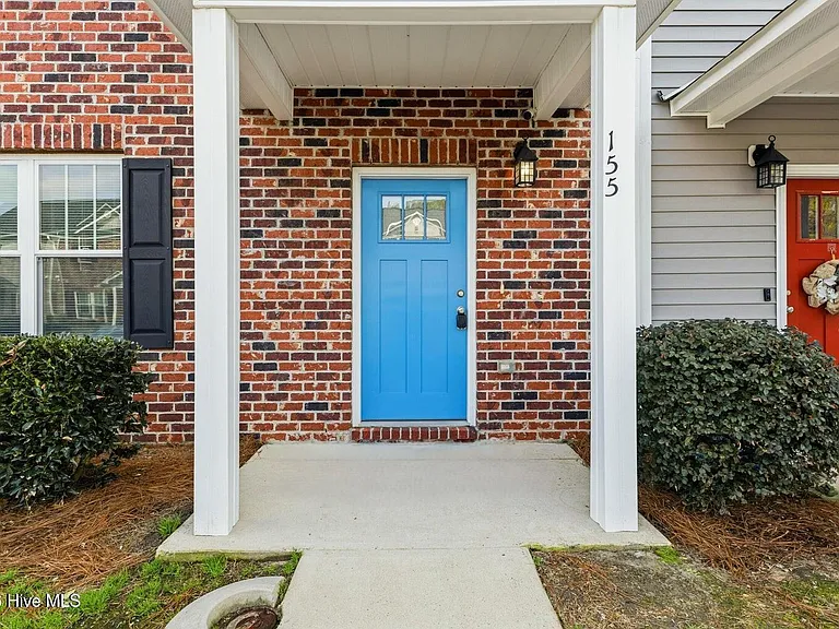 155 Lincoln Place Cir — Photo 2