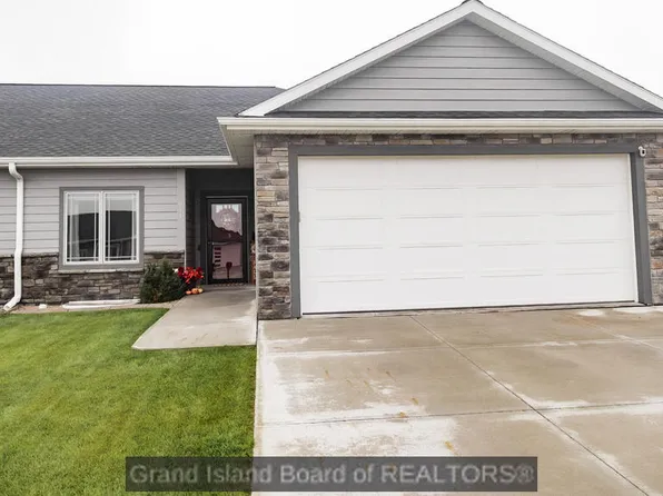 811 Remington Dr, Kearney, NE 68847