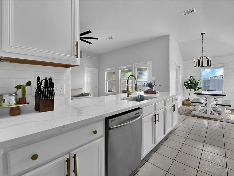997 Hamilton St — Photo 10