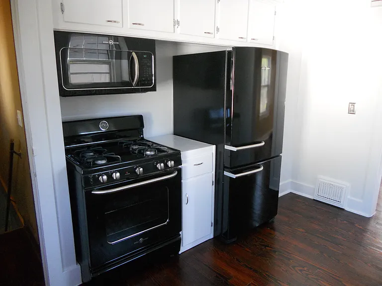 441 Spring Ave NE — Photo 3