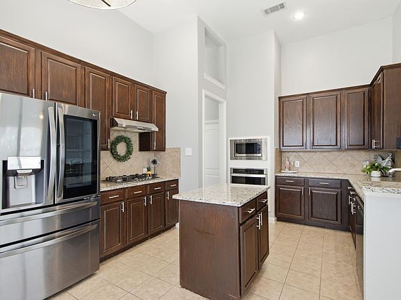 4th image of 3117 Irvine Dr