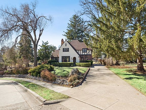 3rd image of 716 Terrace Dr