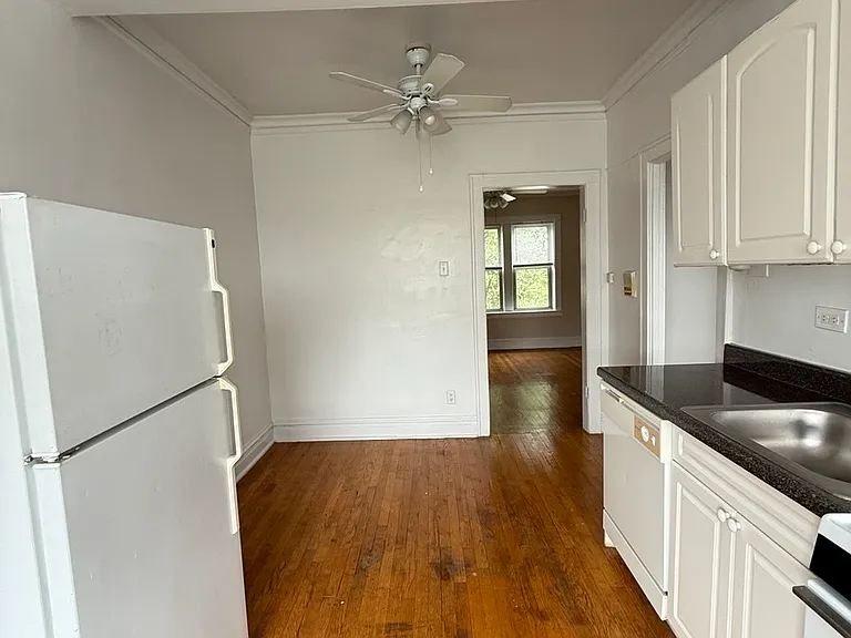 2859 W Berteau Ave #2B — Photo 4