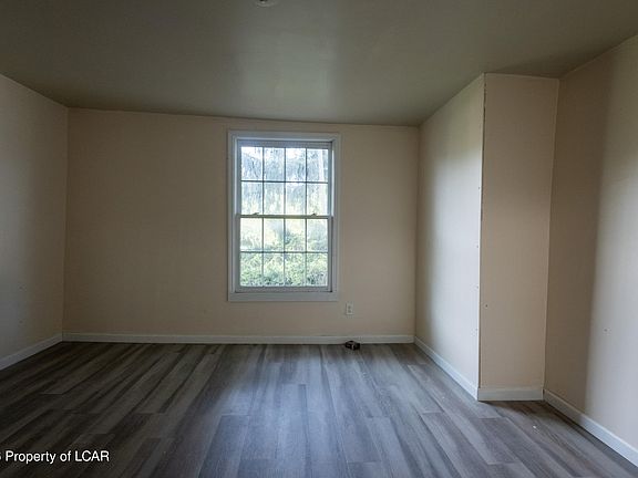 4th image of 10 Church St