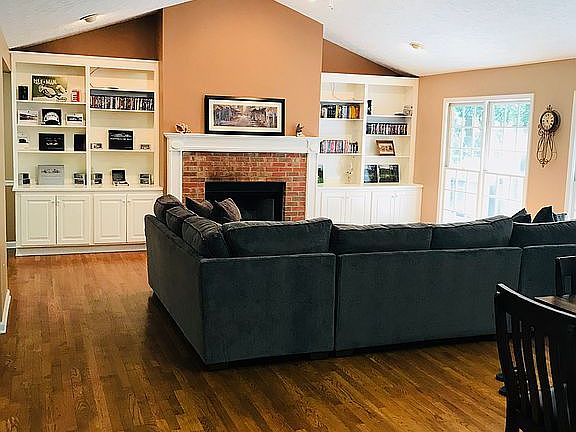 3rd image of 519 Penny Ln