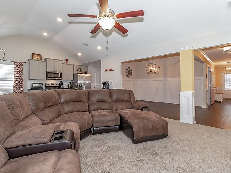 2112 Kinsale Ave — Photo 8