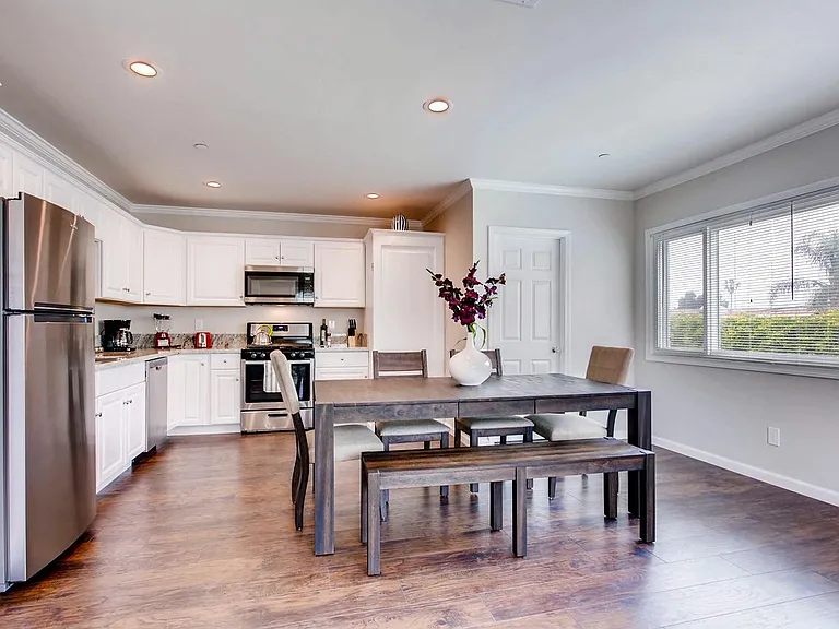 2546 State St — Photo 4