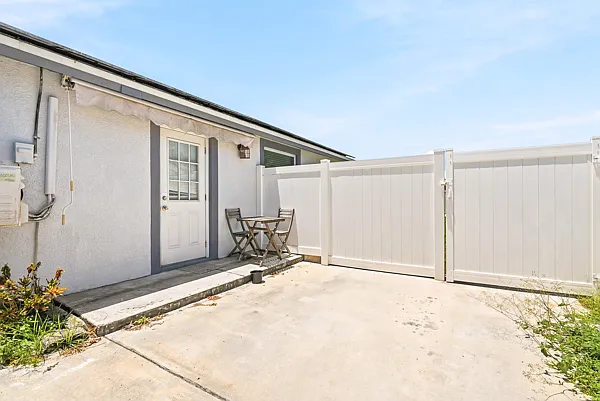 Studio, 240 sqft, $1,150 — Photo 3
