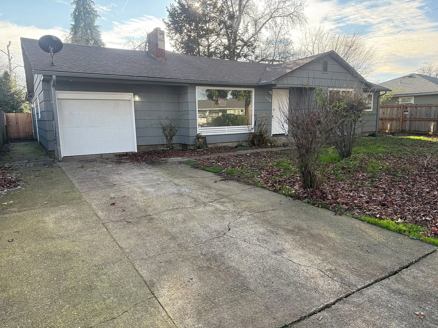 Updated 3 bedroom 1 bath home with large yard! — Photo 3