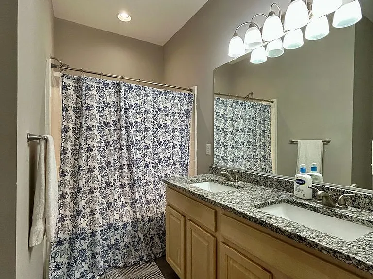 2113 Livingston St — Photo 15