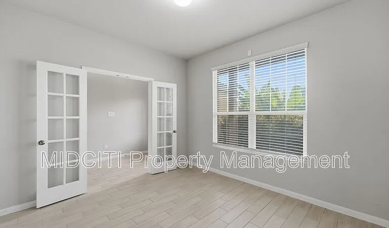 1858 Lauter Ln — Photo 18