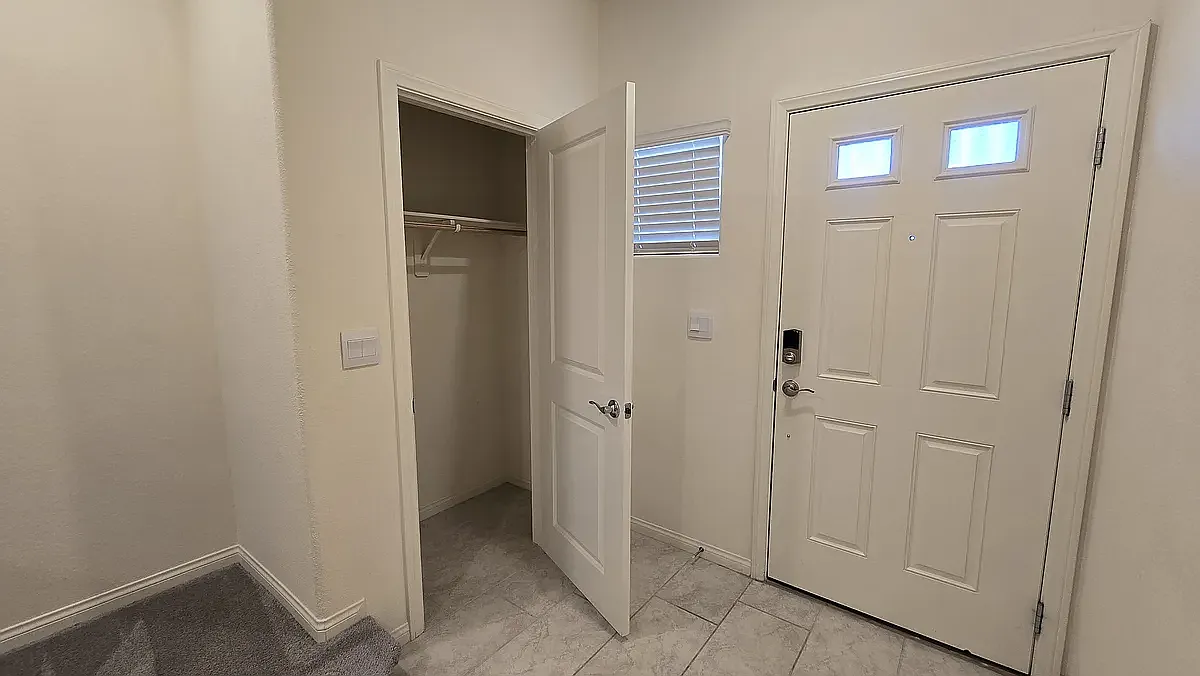 5 bed, 2660 sqft, $2,950 — Photo 3