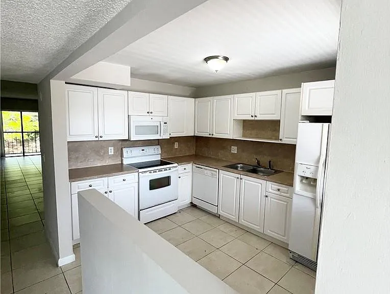 197 Lakeview Dr #202 — Photo 7