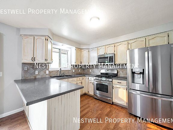 3rd image of 7054 S Woodgreen Rd