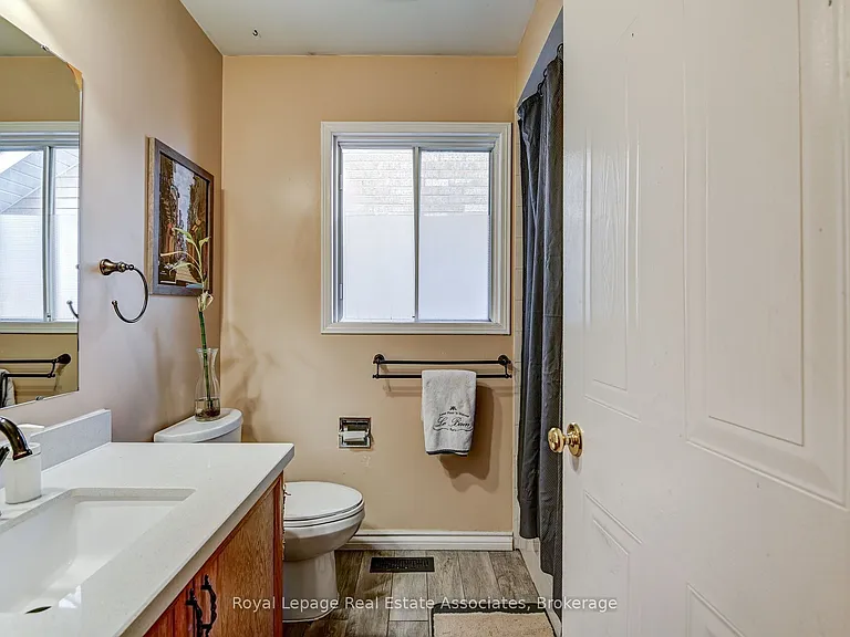 70 Nectarine Cres — Photo 15