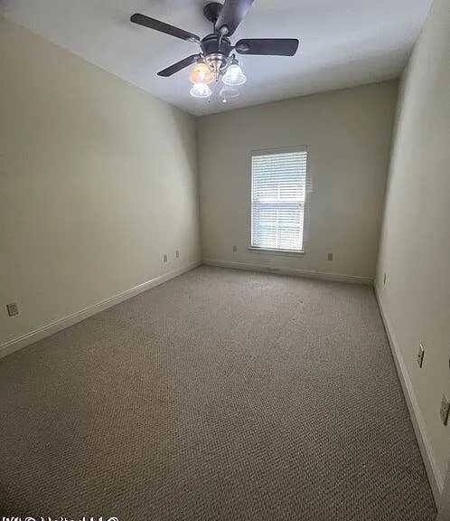 910 Jefferson Dr — Photo 12