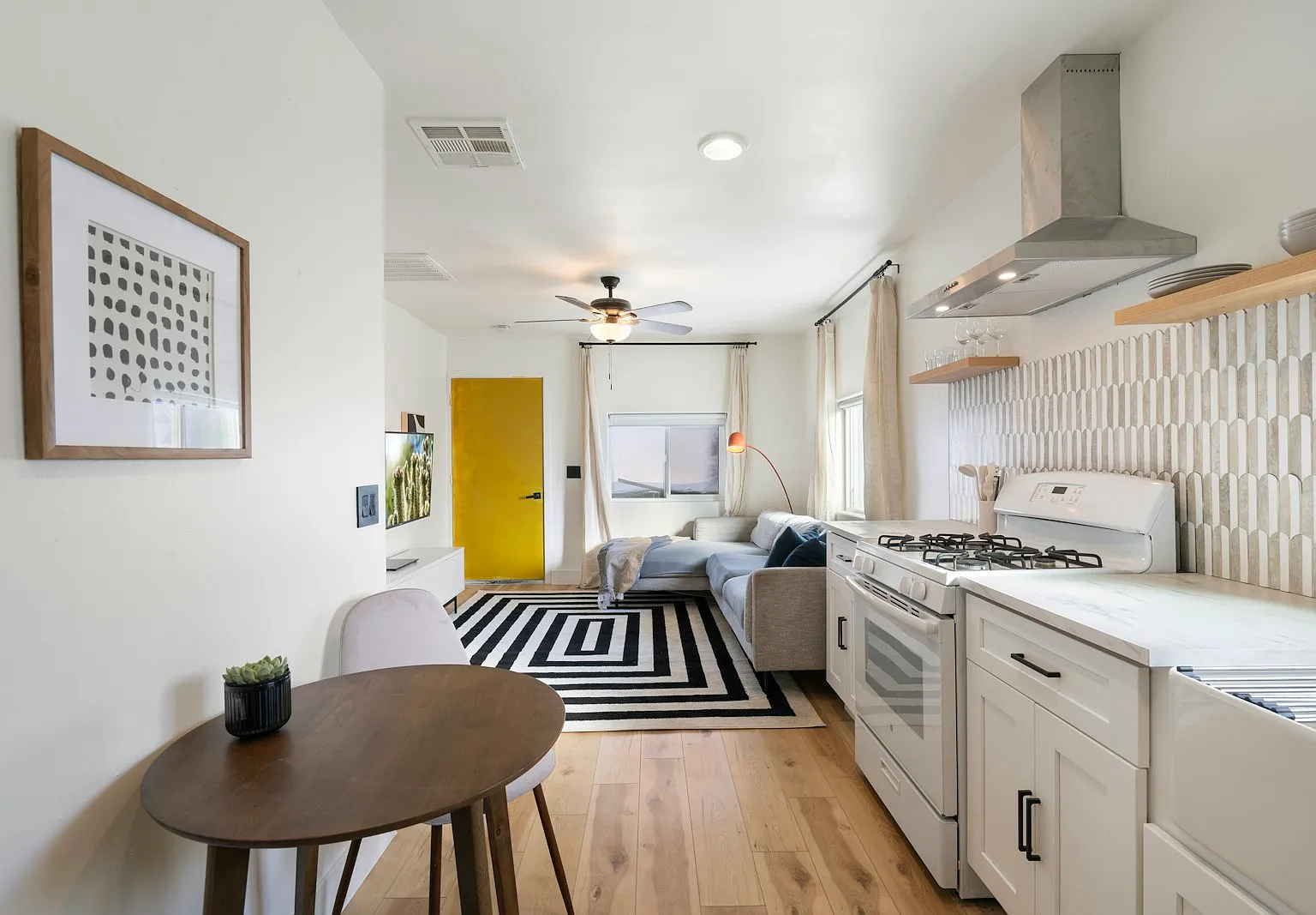 2145 E Sheridan St, Unit B — Photo 1