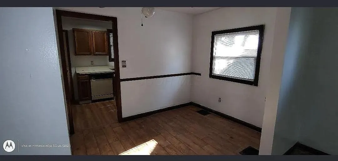3 bed, 1.0 bath, 1300 sqft, $1,750 — Photo 2