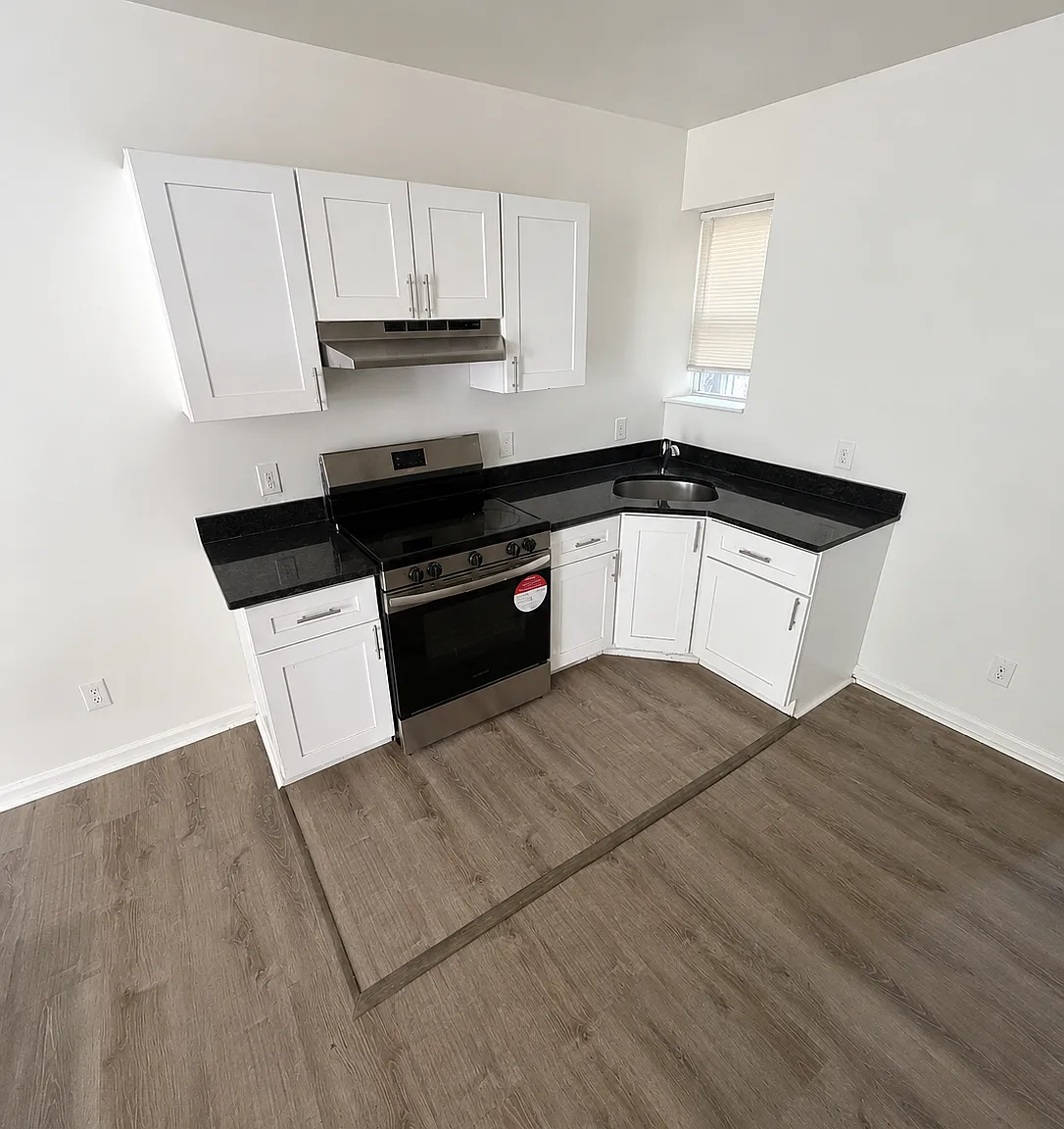 4 bed, 1.5 bath, 1114 sqft, $1,700 — Photo 3