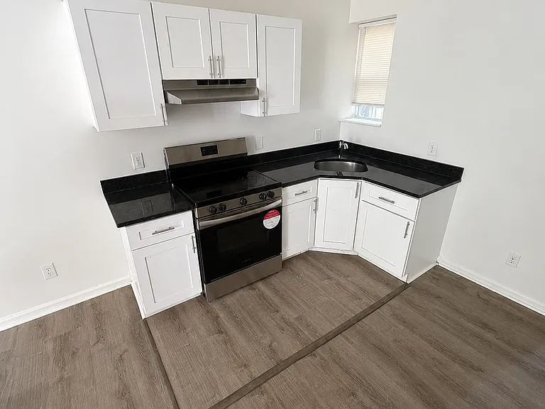 125 N Wilton St — Photo 2