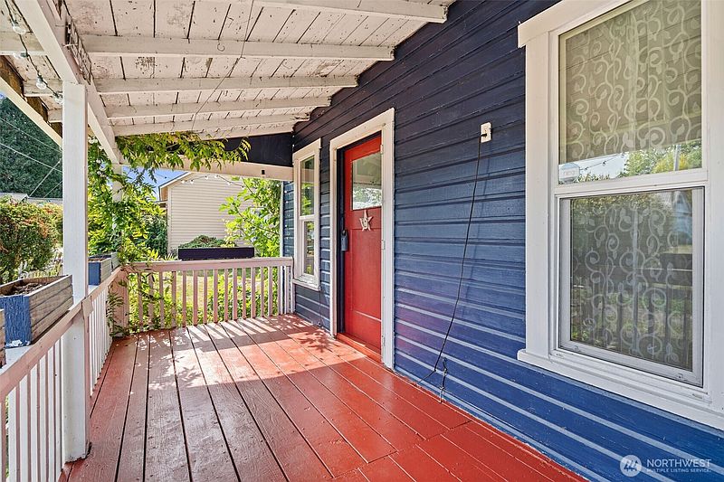 3rd image of 307 S 1st Street