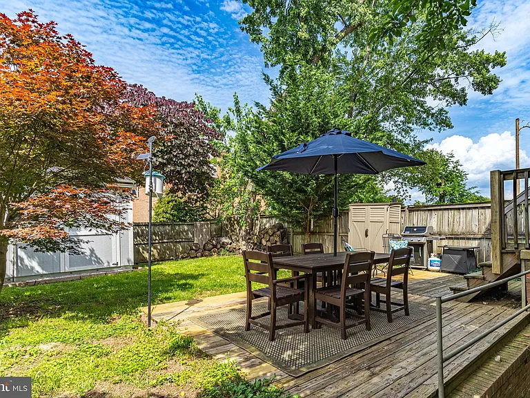 3 Groves Ave — Photo 33