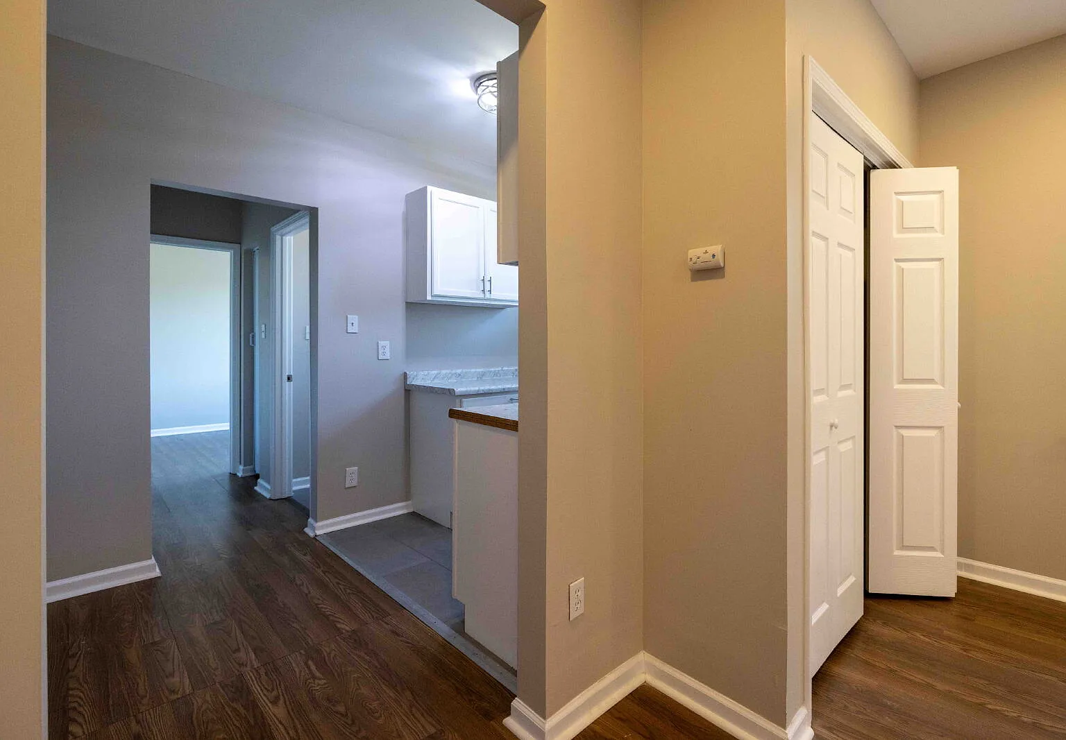 2 bed, 1.0 bath, $950 — Photo 4