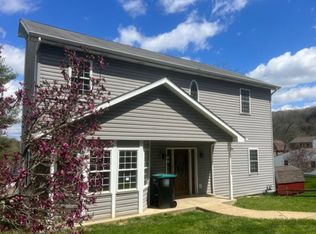 105 Myrtle St, Oakdale, PA 15071