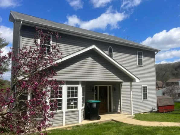 105 Myrtle St, Oakdale, PA 15071