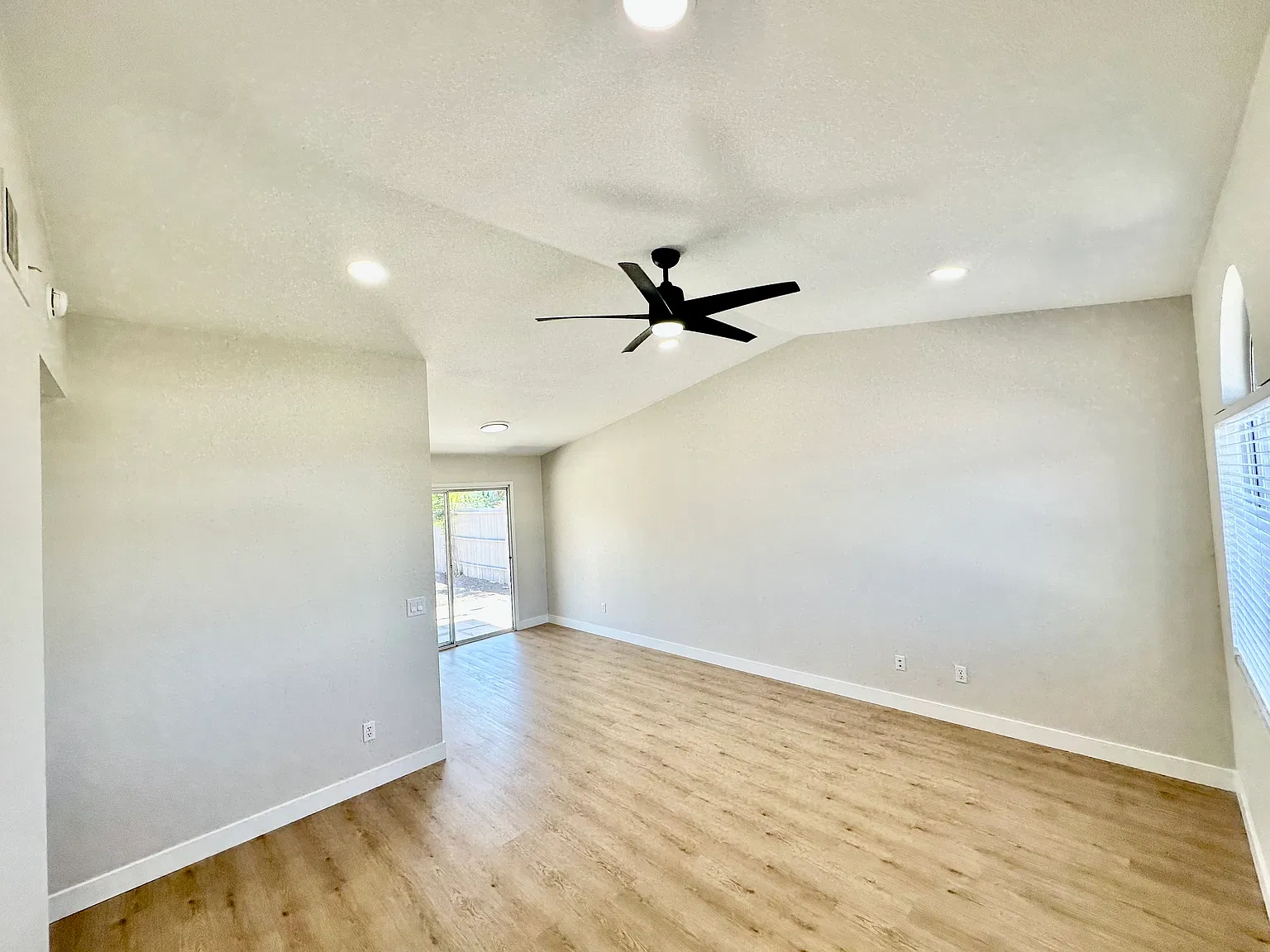 660 Joshua Tree St — Photo 2